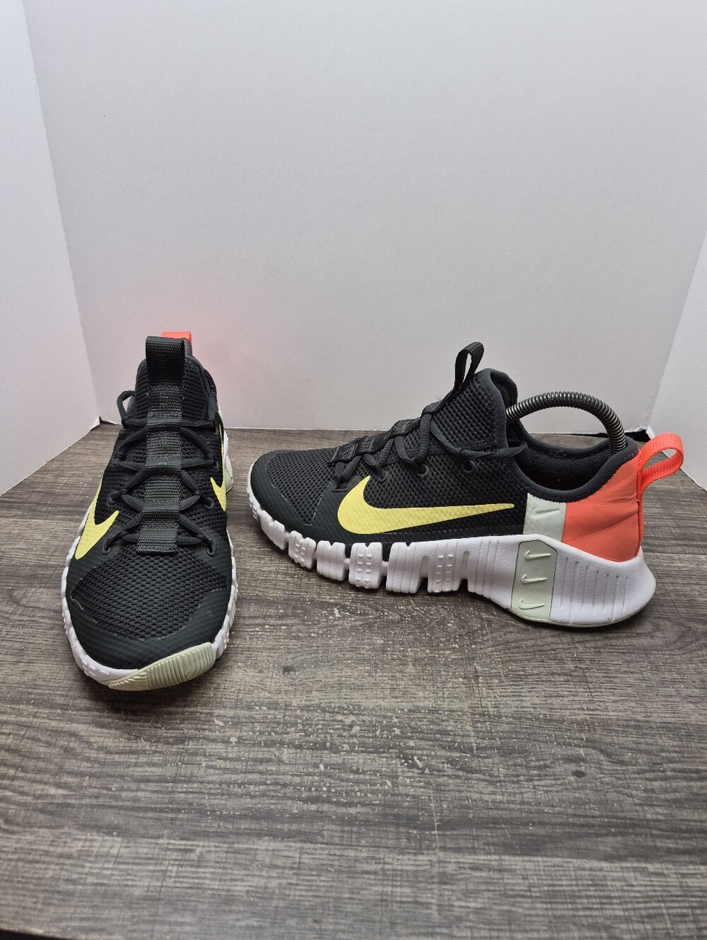 Nike Free Metcon 3 Black Bright Mango Women's Size 8.5 Shoes Sneakers
